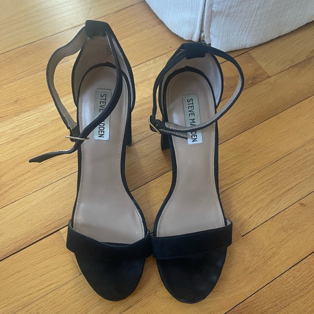 Steve Madden Carrson Black Sued heels size 10